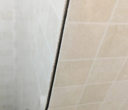 琅琊瓷砖空鼓维修公司分享阳台瓷砖脱落的修复过程可以分为以下几个步骤