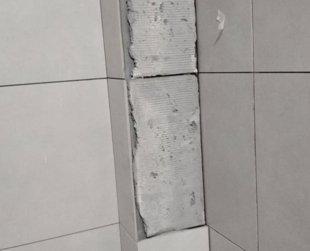 琅琊瓷砖空鼓维修公司分享下瓷砖施工前基层浇水润湿程度不足，可能导致以下问题